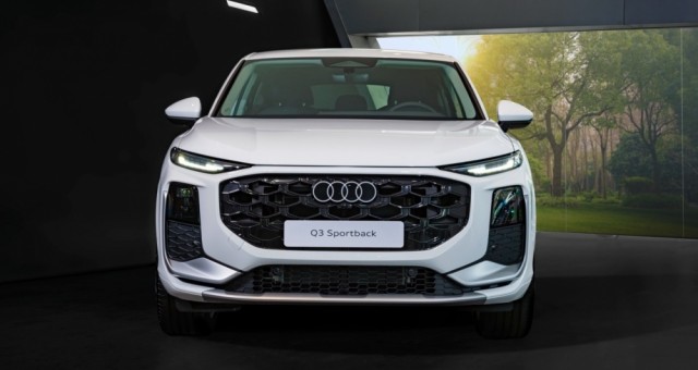 Audi Q3 thế hệ mới chốt giá từ 2,099 tỷ đồng tại Việt Nam, nâng cấp những gì để cạnh tranh BMW X1?